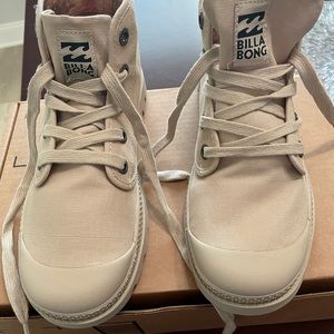 NWOT Billabong Women’s Wander Out Backpacking Boot!